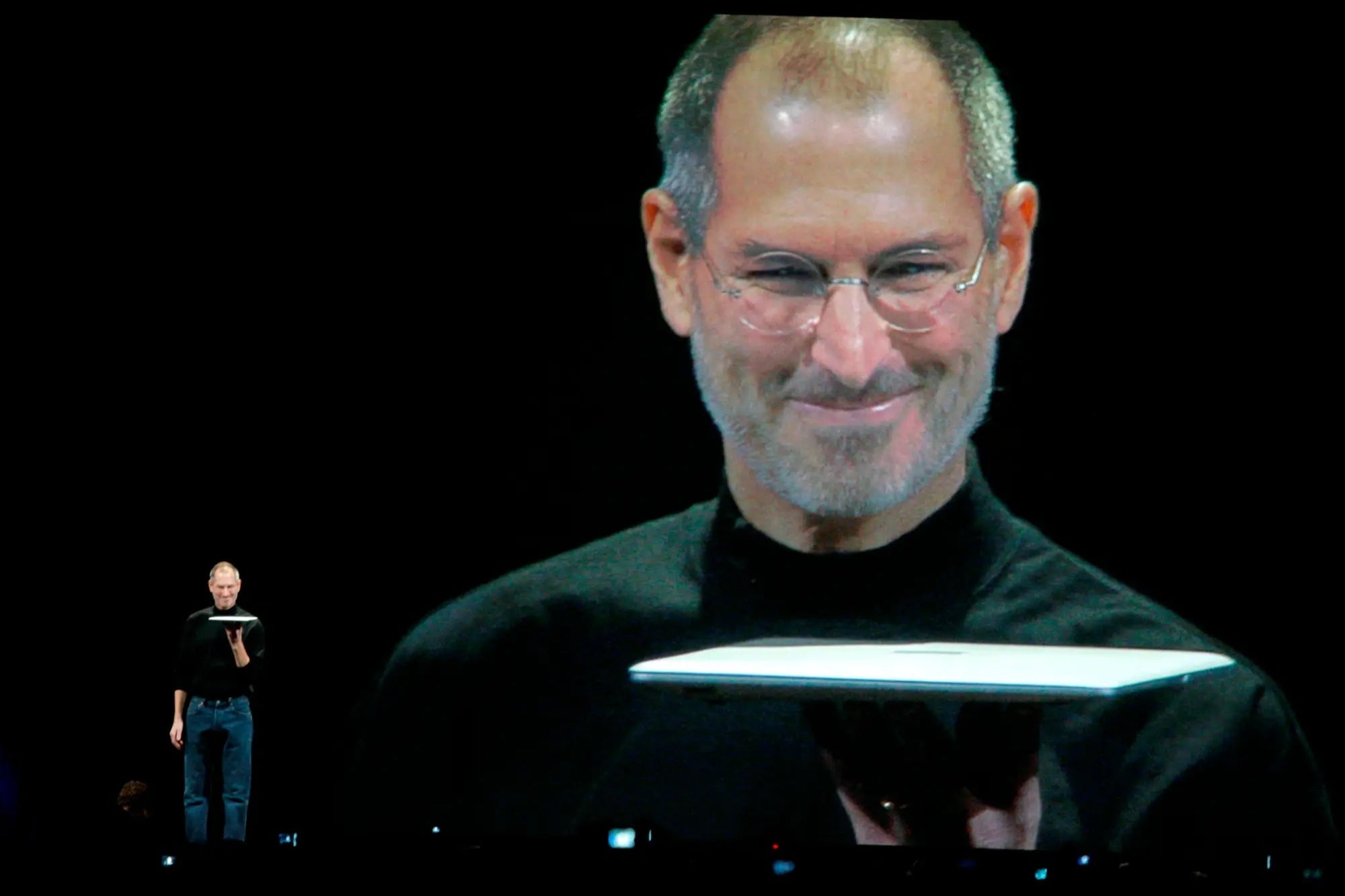 Steve Jobs présentant le premier MacBook Air