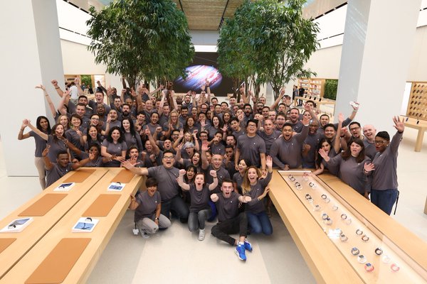 Inauguration de l'Apple Store de Dubaï