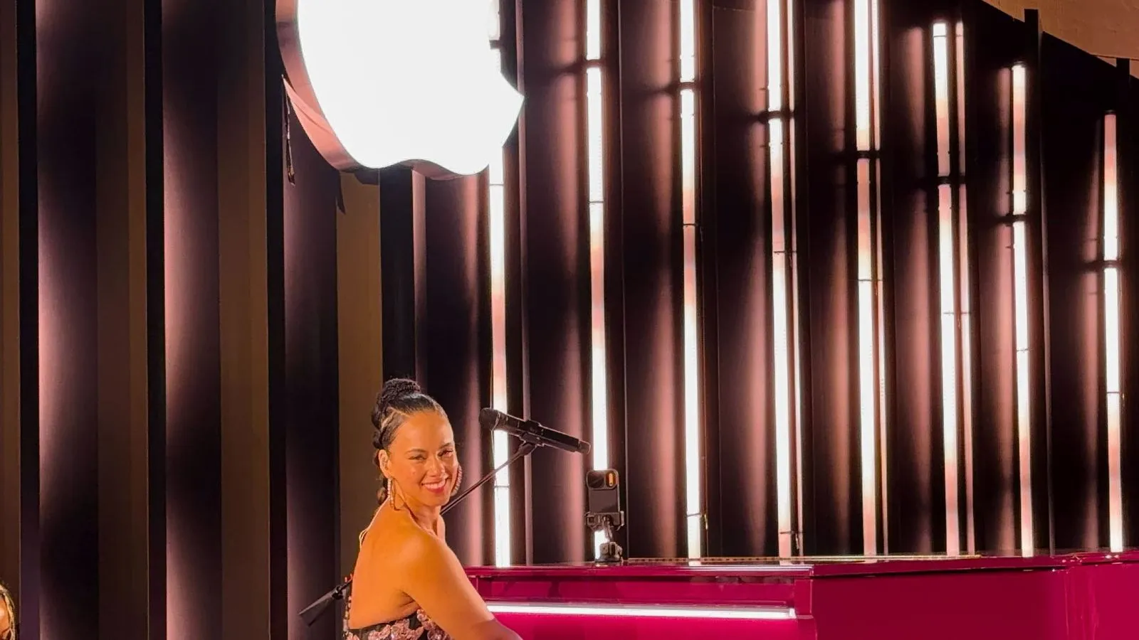 Alicia Keys en la Apple Store de Grand Central con motivo del 50 aniversario de la compañía