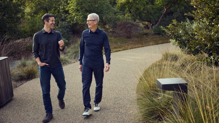 Tim Cook dit qu'il est en bonne santé au cas où quelqu'un aurait des doutes, John Ternus que l'IA est super importante