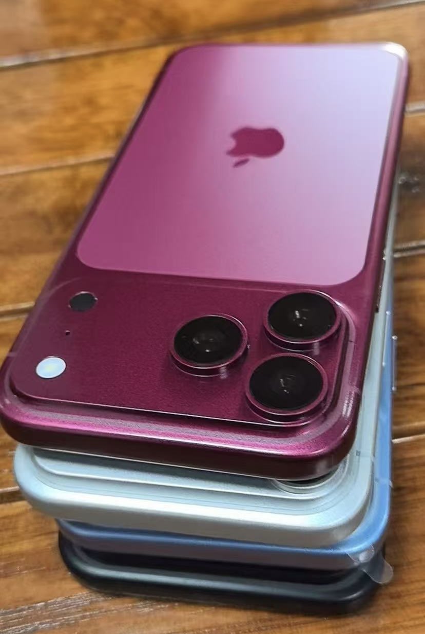 Des maquettes de ce qu'est censé être l'iPhone 18 Pro, dans ses quatre couleurs