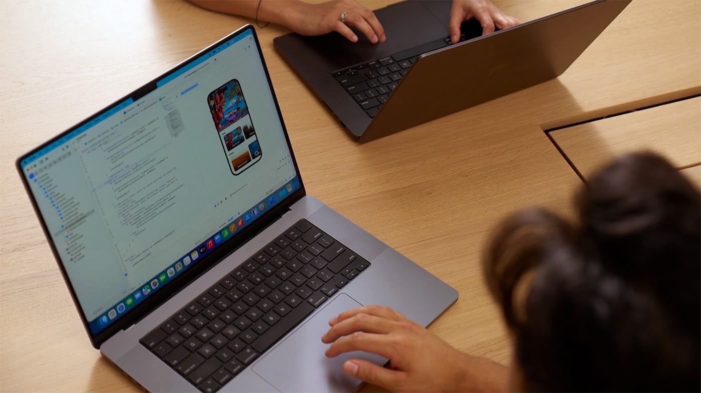 Programmation d'une application iOS avec l'émulateur sur l'écran d'un MacBook Pro
