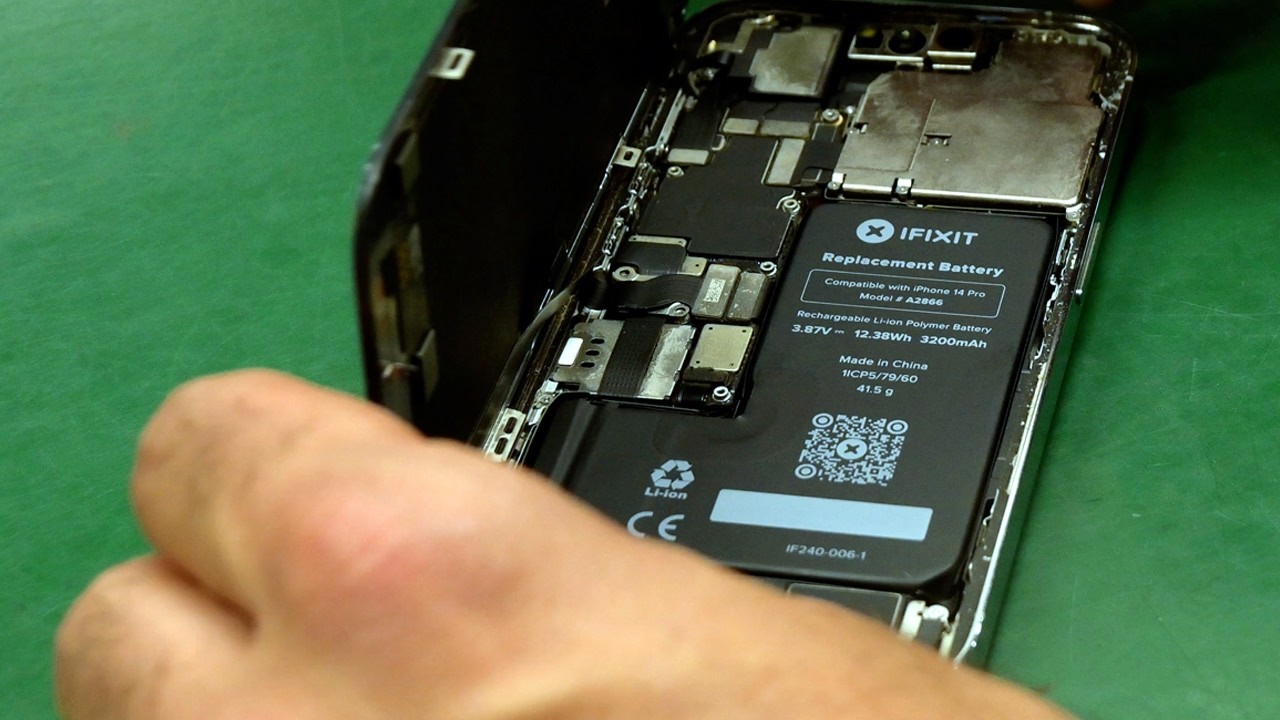 Voici comment une batterie iPhone est fabriquée et testée