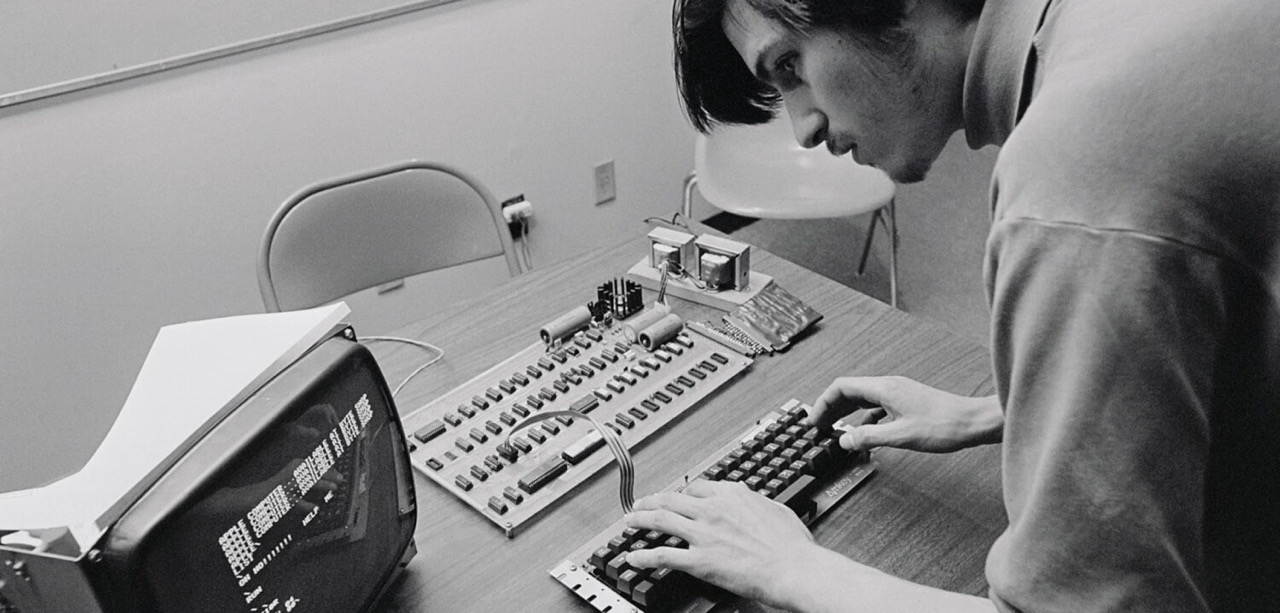 Steve Jobs avec un Apple I