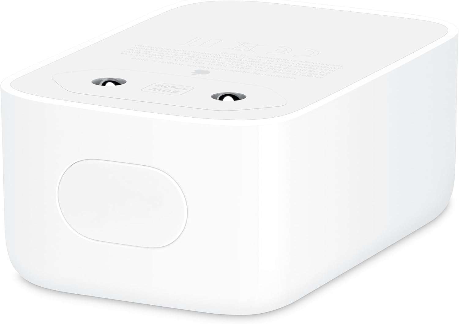 Cargador de 40W de Apple con el enchufe Schuko retraído en su interior