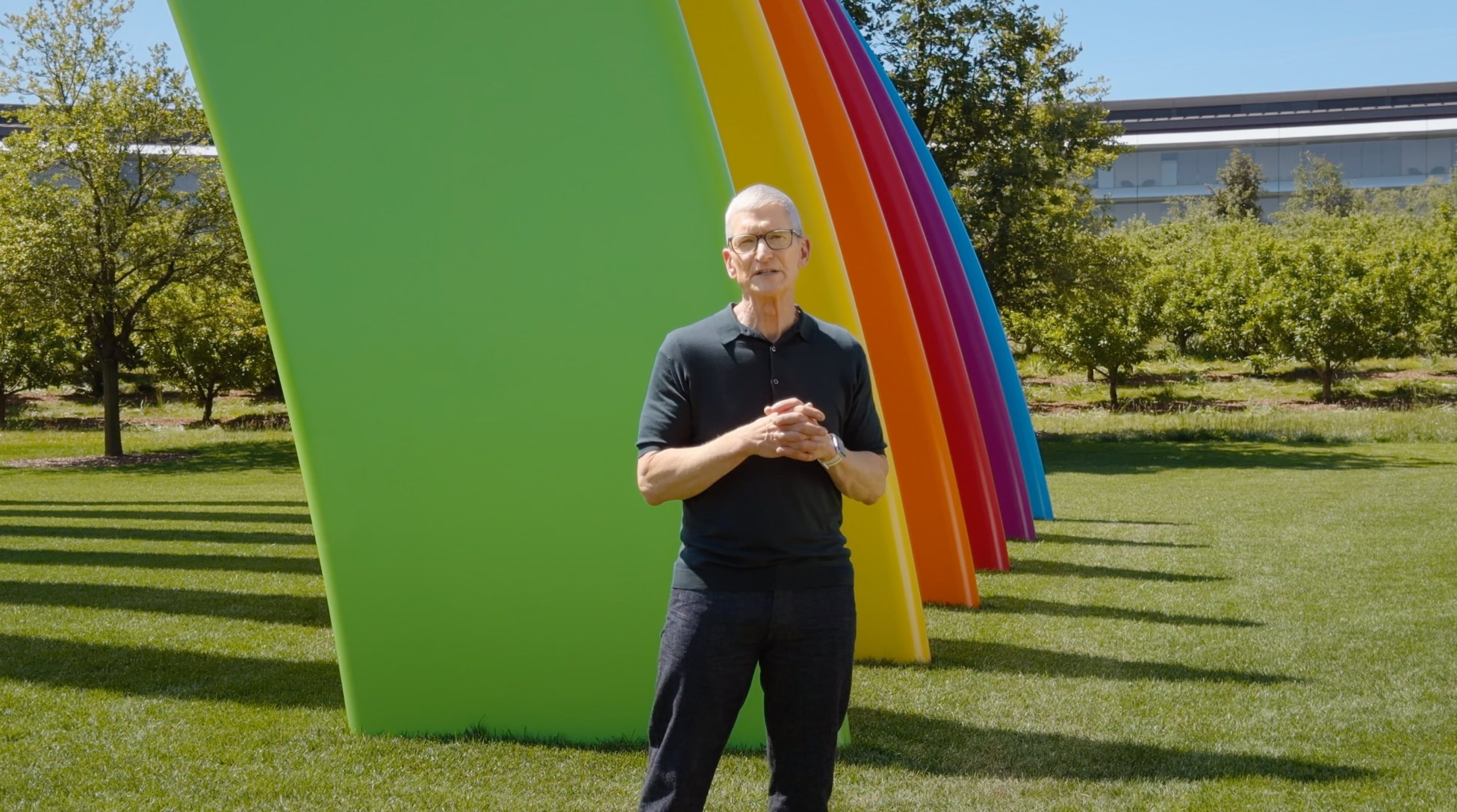 Une vidéo interne est publiée chez Apple d'un Tim Cook excité lors de son dernier jour en tant que PDG