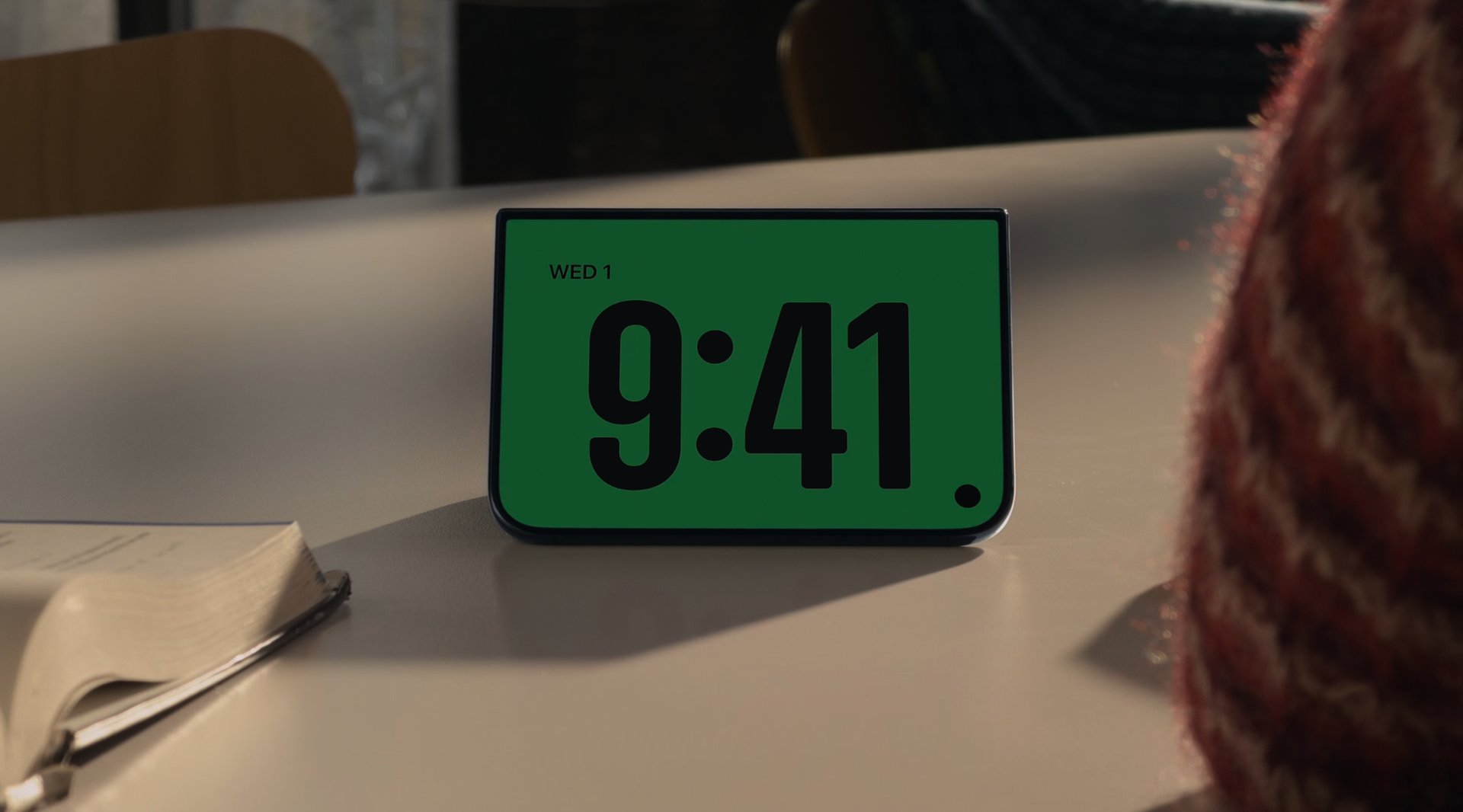 iPhone Duo utilisé comme horloge de table