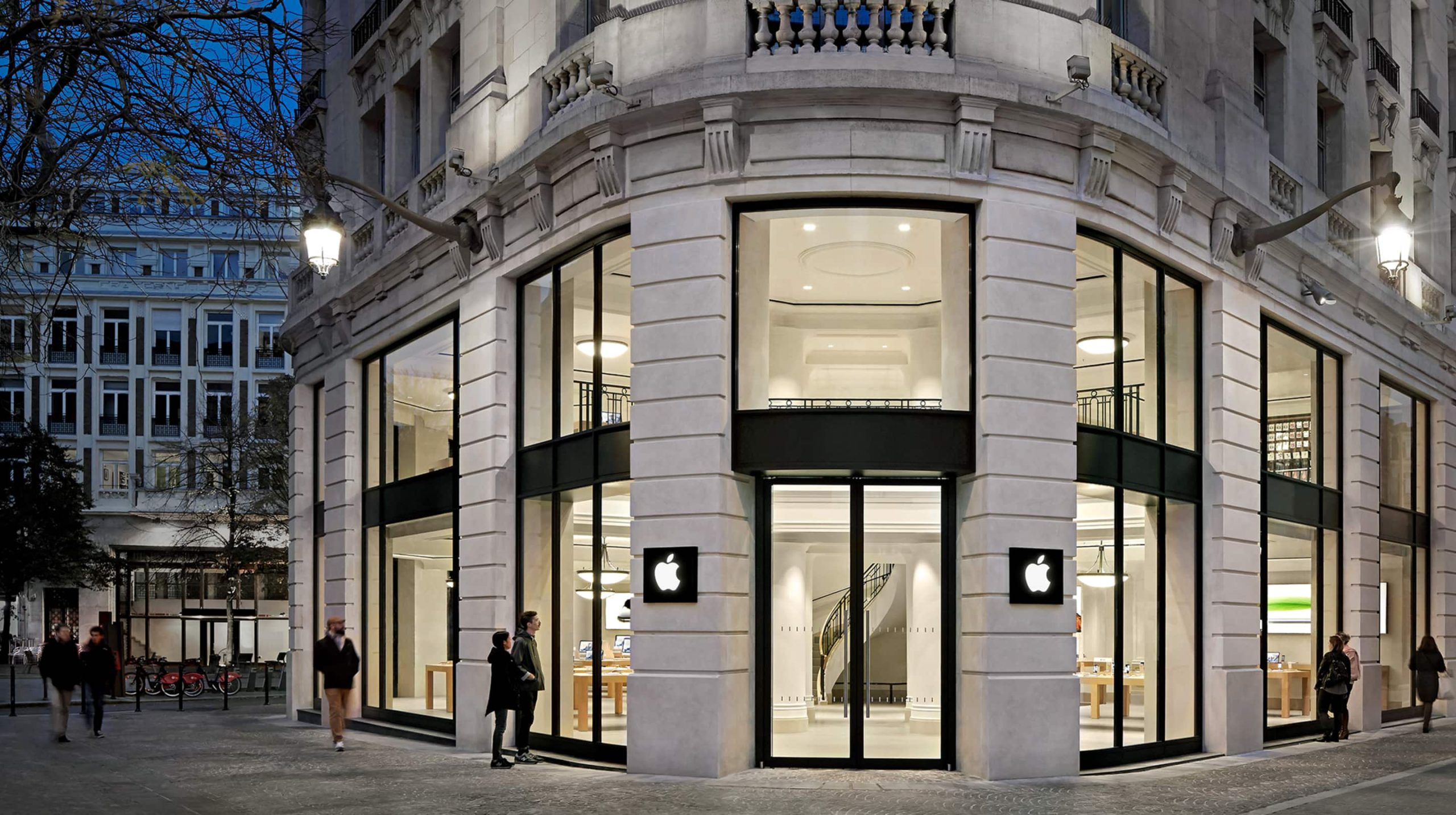 Apple store 376, à Lille, un autre Apple Store dans un immeuble traditionnel du centre-ville