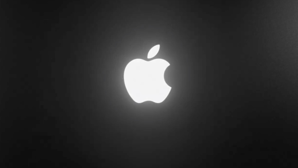 Logo de Apple iluminado en el MacBook Pro con pantalla PROLED XDR