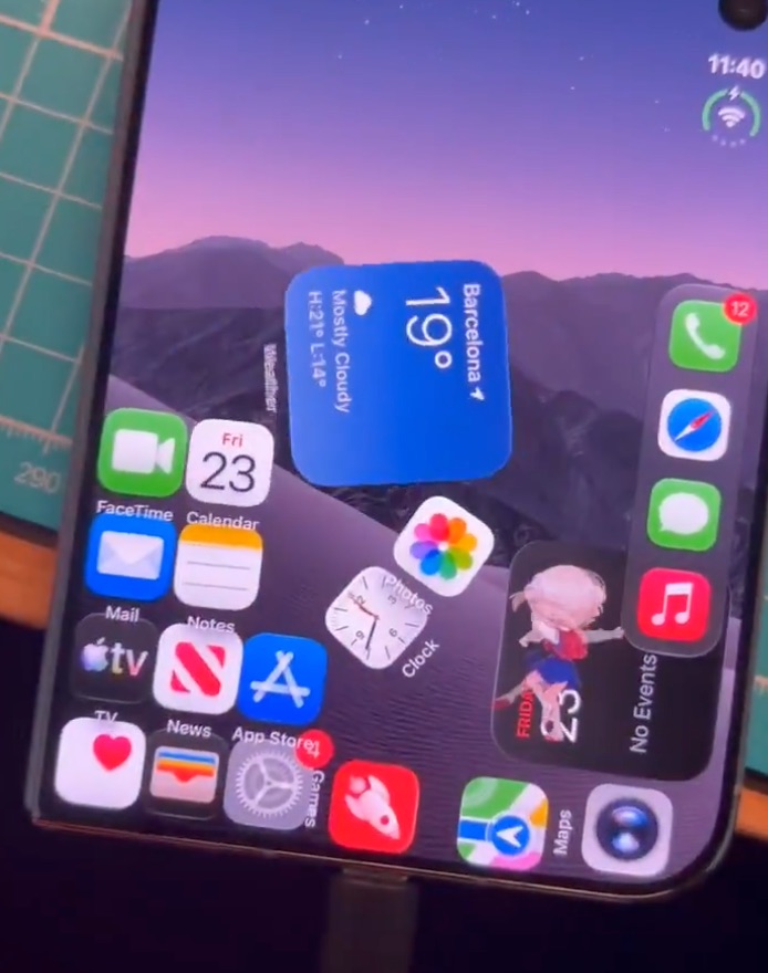 Une équipe de hackers fait une démonstration d'un jailbreak travaillant sur un iPhone Duo


